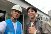 人帥心也善！朴寶劍工裝「蹲地鋪水泥、挖排水道」做公益　網暴動：為何如此完美
