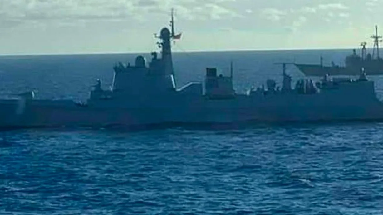 成功級巡防艦跟監共軍長春艦 照片曝光 國防部回應了