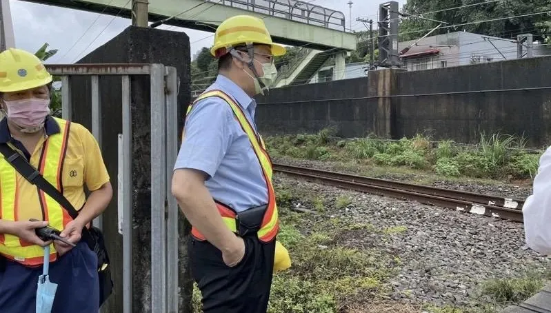 軒嵐諾發陸警！台鐵：今晚6時前全線列車正常行駛