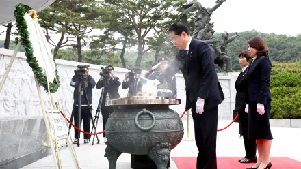 韓媒：岸田文雄訪韓參拜顯忠院　顯示日本願加快修好